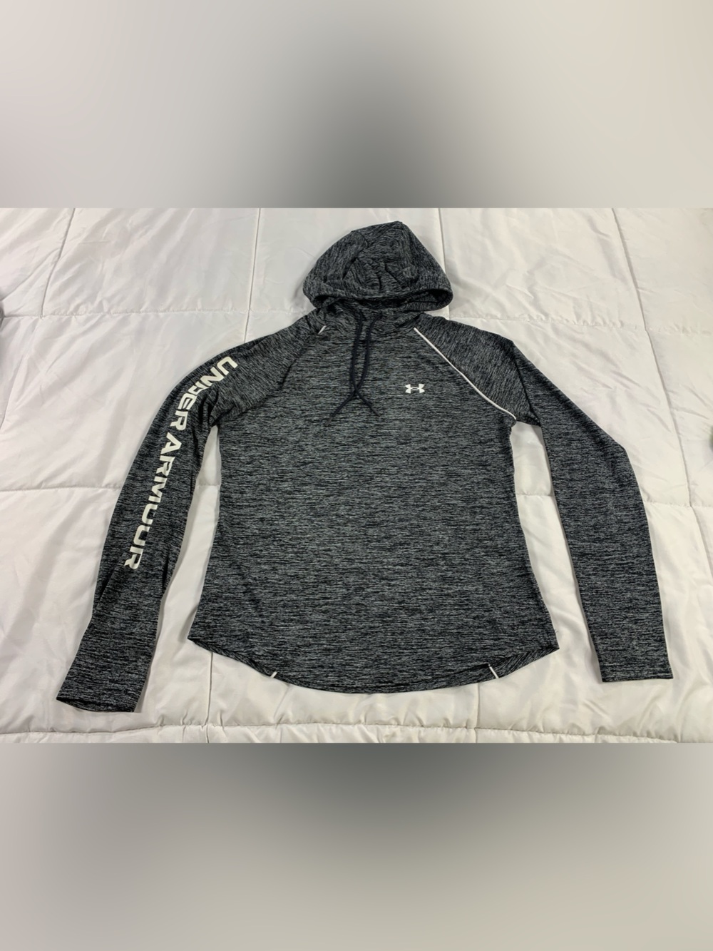 Pre loved UNDER ARMOUR hoodie mens size M